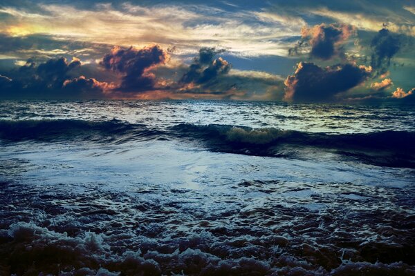 Raging natural sea element