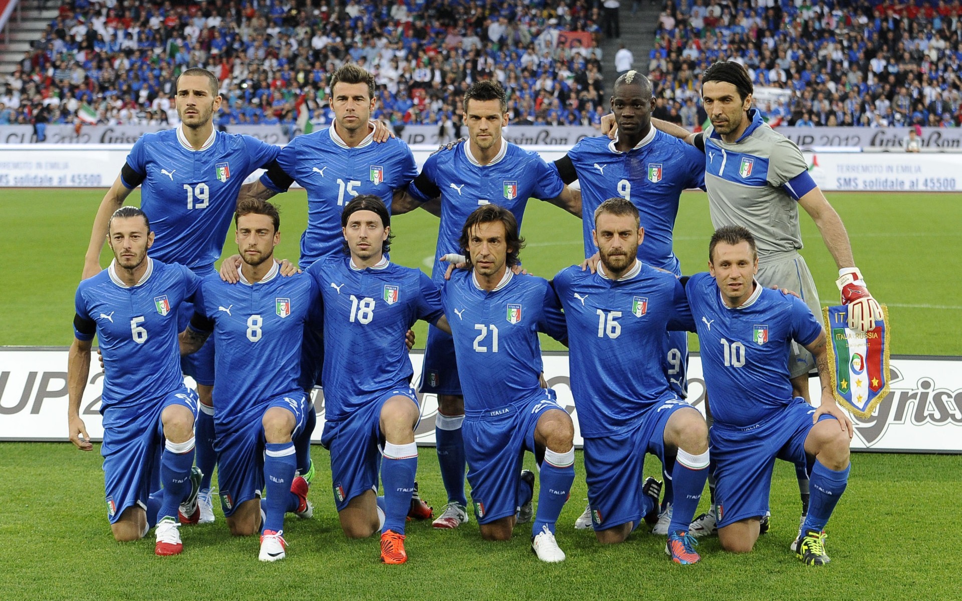 football soccer stadium goal competition match game ball athlete sports fan man foot cup rugby champion uniform soccer player squad league italia stars roma
