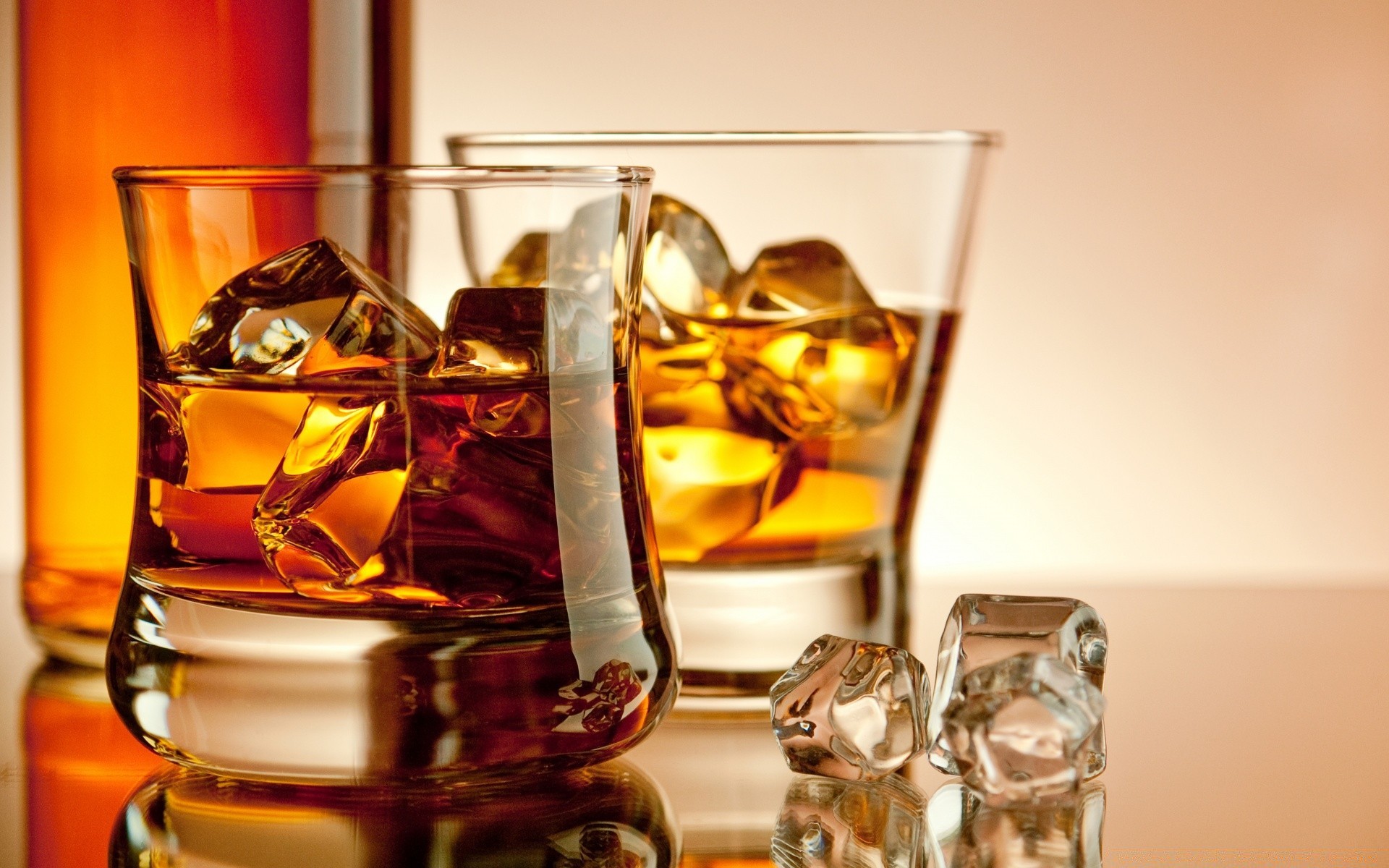 drinks whisky drink glass scotch alcohol bourbon wine liquor bar rum party ice luxury amber