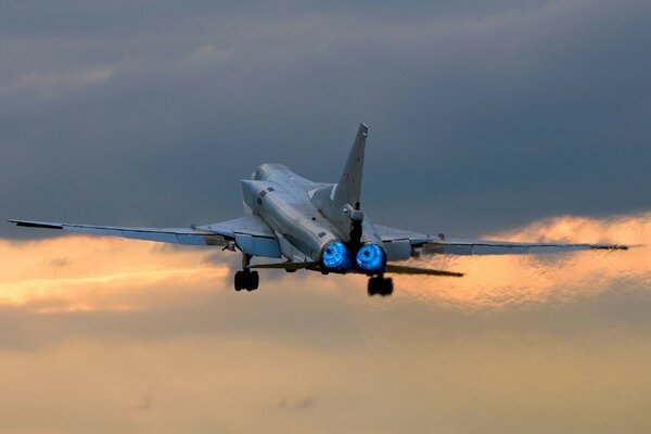 The plane cleaves the sky