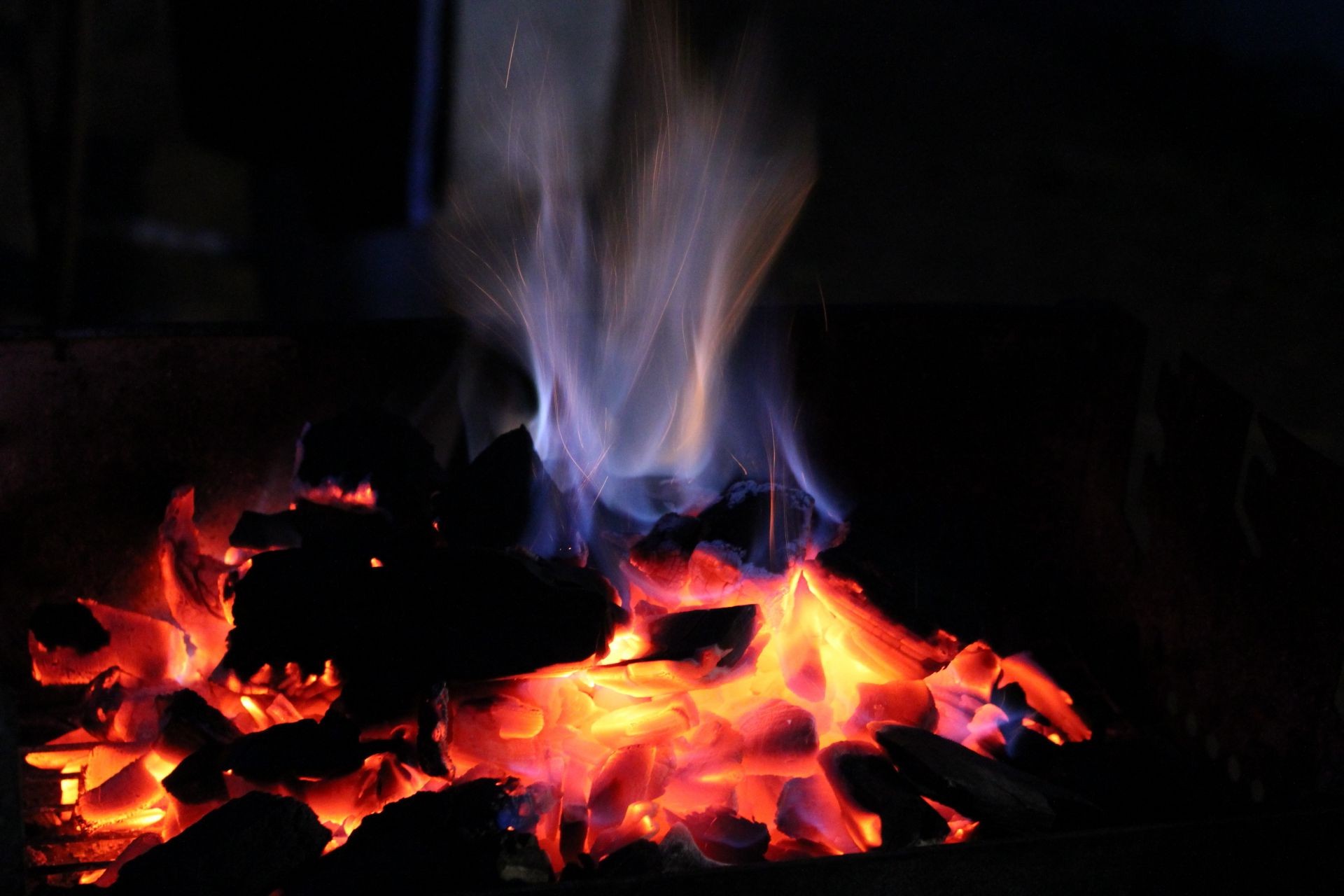 fire flame fireplace bonfire campfire heat hot burn smoke firewood ignite blaze flammable burnt warmly fuel coal furnace wildfire inferno ash