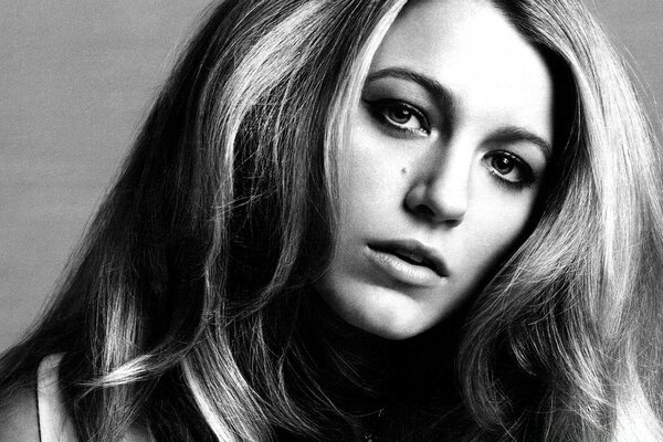 Photo set of a popular American actress