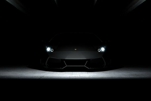 The all-seeing eye of white headlights from the depths of darkness