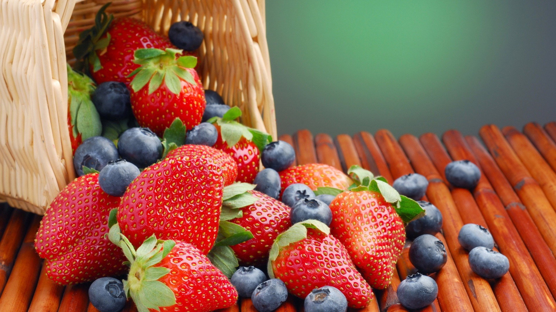 berries fruit strawberry berry health food blueberry juicy nutrition basket delicious healthy sweet summer pasture grow raspberry