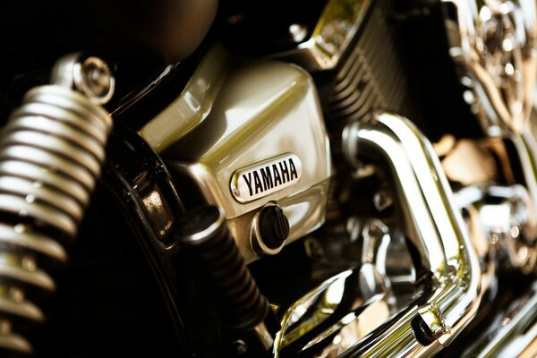 Chrome-plated motorcycle for high-speed driving