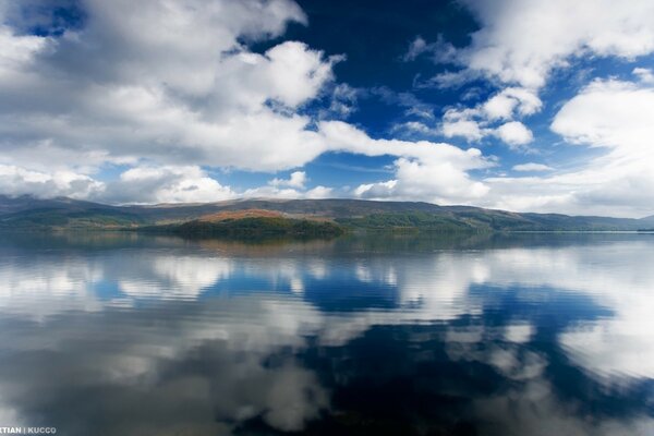 Reflection of white clouds in the lake