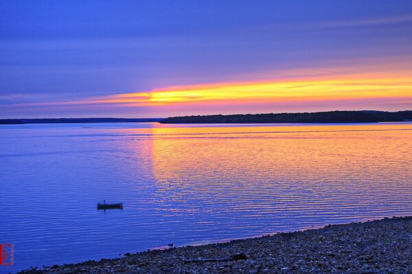 Reflection of sunset in the water space of the sea